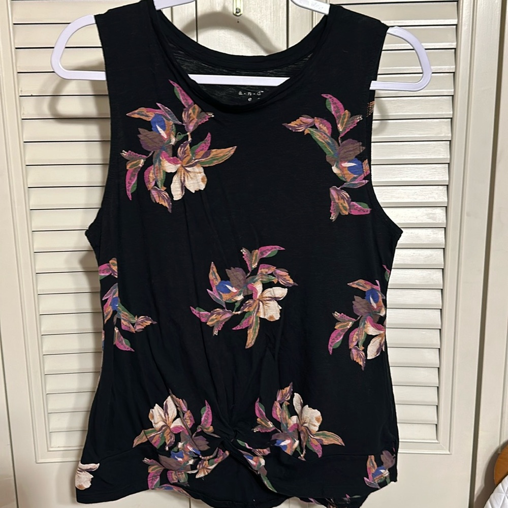 AND Women’s tank top size medium